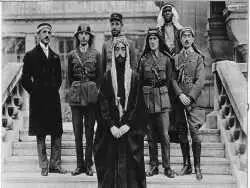 عکس؛ سفر در زمان؛ لحظه تاج گذاری «فیصل یکم، اولین پادشاه عراق»؛ سال 1300