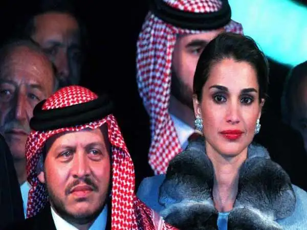 عکس؛ سفر در زمان؛ دیدار «پادشاه چهارم اردن و ملکه رانیا با پاپ»؛ سال 1378