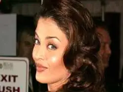 عکس؛ سفر در زمان؛ ظاهر خاص «آیشواریا رای» در یک سمینار؛ سال 1385