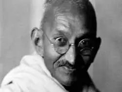 عکس؛ سفر در زمان؛ «مهاتما گاندی» با ظاهر متفاوت در آفریقای جنوبی؛ سال 1274