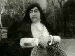 عکس؛ سفر به تاریخ؛ «تاج السلطنه، دختر ناصرالدین شاه» در کنار چهار فرزندش