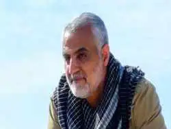 عکس؛ سفر به تاریخ؛ حال و هوای خاص «حاج قاسم سلیمانی» در کنار مرقد مطهر حضرت زینب (س)