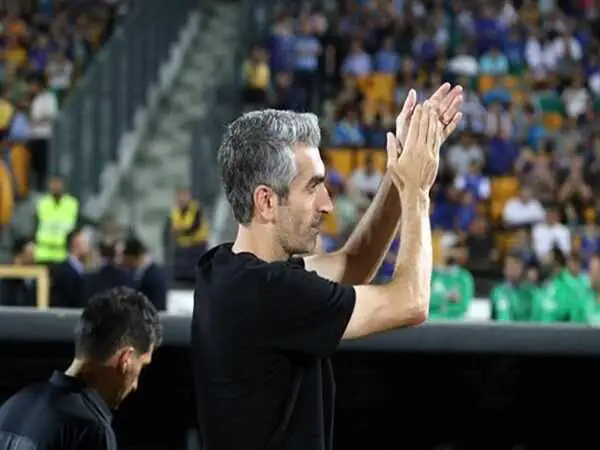 مرد آرامی که از لای کتاب ها، ناجی عاطفه ی استقلال شد