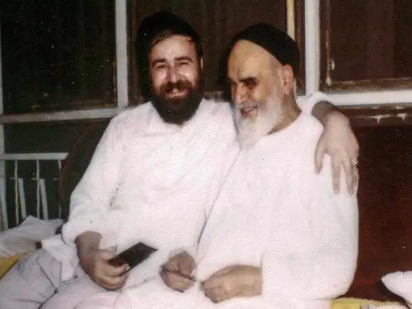 عکس؛ سفر به تاریخ؛ چهرۀ متفاوت «سید احمد خمینی» در 17 سالگی با کت و شلوار