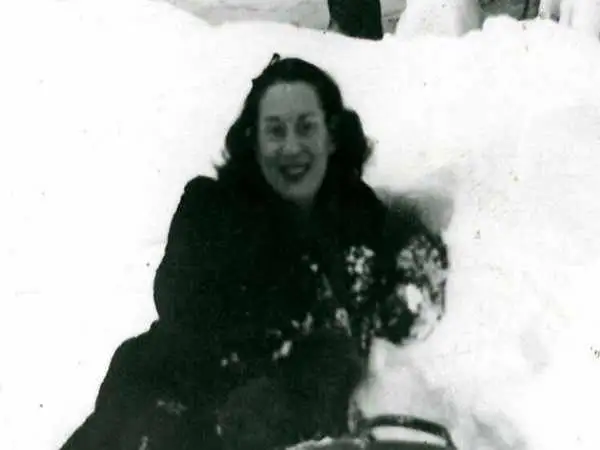 عکس؛ سفر به تاریخ؛ حکم استخدام و حقوق ماهیانۀ یک معلم زن در زمان رضاخان؛ سال 1310