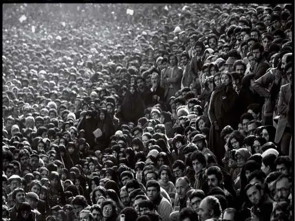 سفر در تاریخ؛ مردم در سال آخر دیگر هیچ کدام از حرف های دولت را باور نمی کردند؛ در شاه تزلزل ایجاد شده بود