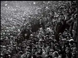 سفر در تاریخ؛ مردم در سال آخر دیگر هیچ کدام از حرف های دولت را باور نمی کردند؛ در شاه تزلزل ایجاد شده بود