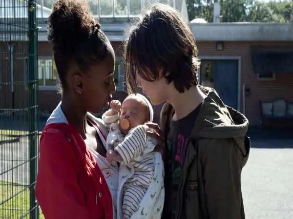 تصاویر؛ نگاهی به فیلم «مادران جوان»؛ برنده جایزه بهترین فیلمنامه جشنواره کن 2025