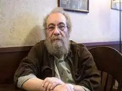 عکس؛ سفر به تاریخ؛ چهرۀ «مسعود فراستی» در یک مناظره؛ سال 1358