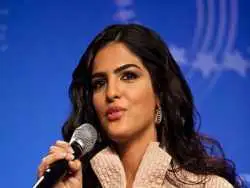 عکس؛ سفر در زمان؛ «ثروتمندترین مرد جهان عرب در کنار همسر دوم اش»؛ سال 1394