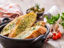 طرز تهیه نان سیر رستورانی به 5 روش خوشمزه