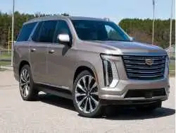 تصاویر؛ رانندگی با کادیلاک اسکالید مدل 2025، بازیابی هویت مستقل