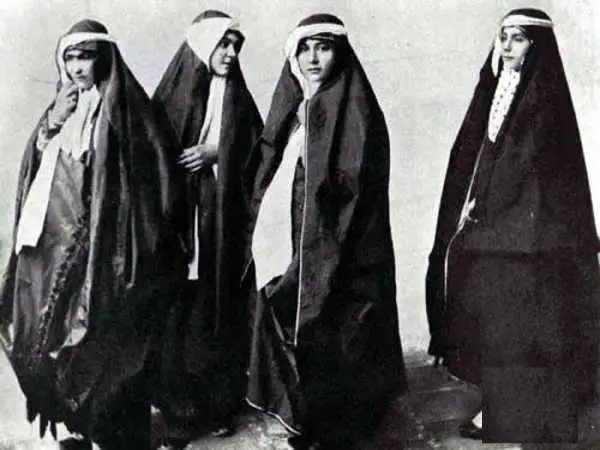 سفر در زمان؛ وضعیت زنان در دوران رضاشاه؛ زنان ایرانی که در شهر می روند مانند پرنده ای به چشم می آیند