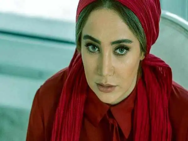 کس؛ سفر در زمان؛ «بهاره افشاری» در دیدار با رهبر انقلاب؛ سال 1389