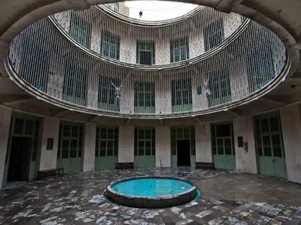 عکس؛ سفر در زمان؛ بهمن نادری پور معروف به «تهرانی»، بازجوی مشهور ساواک؛ دهه 50