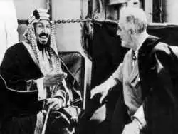 عکس؛ سفر در زمان؛ پذیرایی متفاوت «اولین پادشاه عربستان» از مهمانان خارجی اش؛ سال 1324