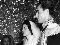 عکس؛ سفر در زمان؛ «محمدرضا پهلوی و ثریا» در خیابان های رُم؛ سال 1331