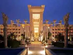 سرو غذا در رستوران لوکس هتل داریوش کیش