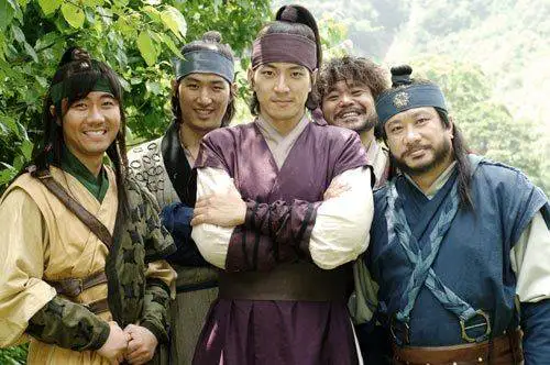 عکس؛ سفر به تاریخ؛ سلفی «جومونگ و بانو سوریانگ» در پشت صحنه سریال جومونگ؛ سال 2006