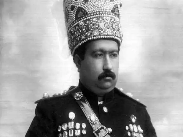 عکس؛ سفر در زمان؛ «جلوس محمدعلی شاه در باغشاه بعد به توپ بستن مجلس»؛ سال 1287