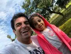 تصاویر؛ قاب عاشقانه منوچهر هادی و سوفیا در آخرین روز مدرسه