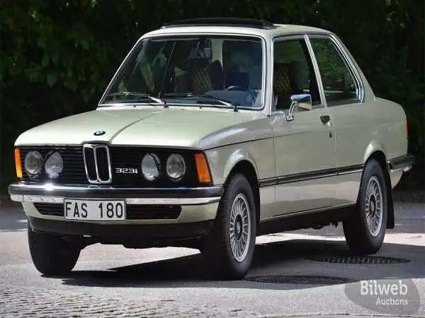 تصاویر؛ بی ام و 323i مدل 1979 با کارکرد 35 هزار کیلومتر، هم قیمت سری 3 صفرکیلومتر!