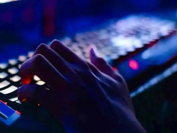 یک خبر نگران کننده؛ هوش مصنوعی می تواند رمز عبورتان را از طریق صدای تایپ شناسایی کند!