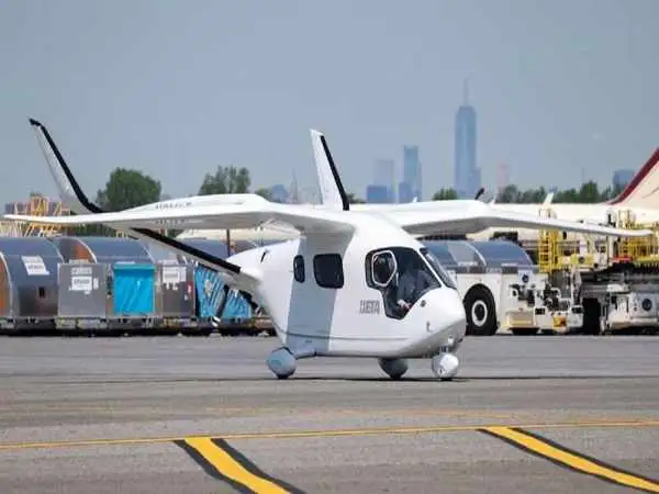 یک پرواز تاریخی برای آمریکا؛ هواپیمای برقی به آسمان رفت