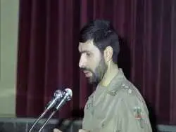 عکس؛ سفر در زمان؛ «صیاد شیرازی و رهبر انقلاب» در حال بررسی نقشه عملیات؛ دهه 60