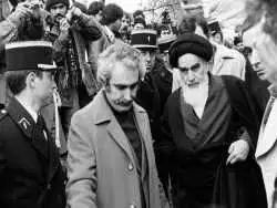 تصاویر؛ سفر در زمان؛ «امام خمینی در اقامتگاه اش در نوفل لوشاتو فرانسه»؛ سال 57