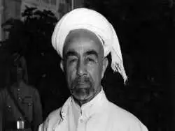 عکس؛ سفر در زمان؛ «پادشاه اول اردن و مهمانان اش روی فرش ایرانی»؛ سال 1327