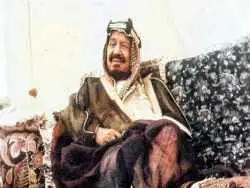 عکس؛ سفر در زمان؛ «اولین پادشاه عربستان و مهمانان اش در حال خوردن دو شتر کامل»؛ سال 1326