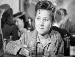 آن پسرک که قلب جهان را لرزاند، غریبانه از میان ما رفت!