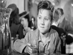 تصاویر؛ آن پسرک که قلب جهان را لرزاند، غریبانه از میان ما رفت!