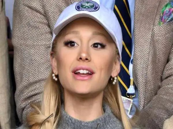 عکس؛ سفر در زمان؛ «آریانا گرانده، خواننده مشهور» در 15 سالگی؛ سال 1387