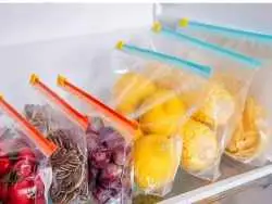 کدام کیسه، ایمنی بیشتری برای نگهداری غذا دارد؟ کیسه فریزر، کیسه زیپ دار یا کیسه های سیلیکونی؟