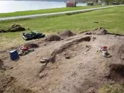 کشف مقبرۀ هزار سالۀ «زن وایکینگ و سگ وفادارش» که در یک «قایق» دفن شده بودند