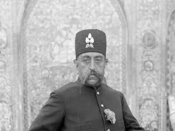 تصاویر؛ سفر به عصر قاجار؛ از «مظفرالدین شاه با شاخۀ گل» تا «کشاورزان مازندرانی در شالیزار»