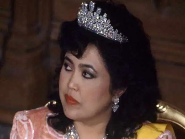 عکس؛ سفر در زمان؛ «ملکه و سلطان برونئی در 38 سالگی»؛ سال 1363