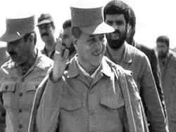 عکس؛ سفر در تاریخ؛ «هاشمی رفسنجانی در کنار پیکر شهید عباس دوران»؛ سال 81