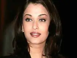 عکس؛ سفر به زمان؛ «آیشواریا رای در کنار آمیتا باچان در لندن»؛ سال 1387