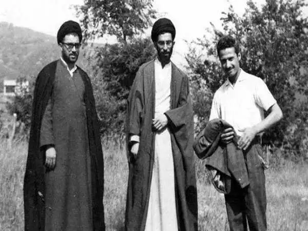 عکس؛ سفر به تاریخ؛ «رهبر انقلاب» در 24 سالگی سوار بر قایق در تالاب انزلی؛ سال 1342