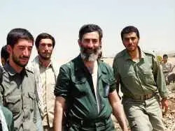 عکس؛ سفر به تاریخ؛ عکس کمتردیده شده از «رهبر انقلاب» در ساحل دریا