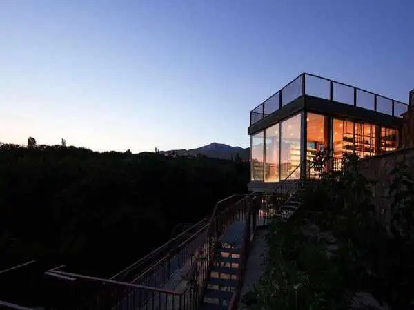 تصاویر؛ این ویلا در دماوند برای یک کتاب خوان طراحی شده است!