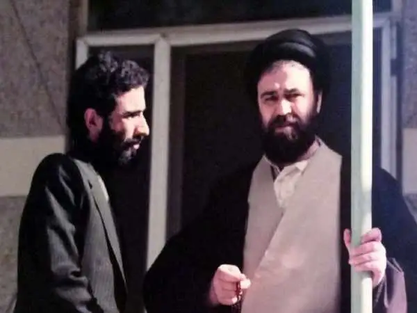 عکس؛ سفر در زمان؛ «محسن رضایی در لباس نظامی در کنار سیداحمد خمینی؛ دهه 60