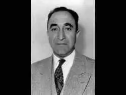 سفر در زمان؛ یادداشت های علم، چهارشنبه 17 خرداد 1351: شاه گفت به انگلیسی ها خبر بده که جرائد ما، پدر شما را در می آورند