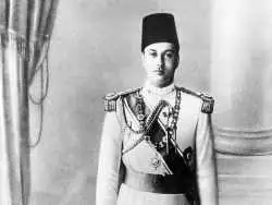 عکس؛ سفر در زمان؛ «پادشاه مصر در کنار خواهرش فوزیه و همسر دوم اش»؛ سال 1329