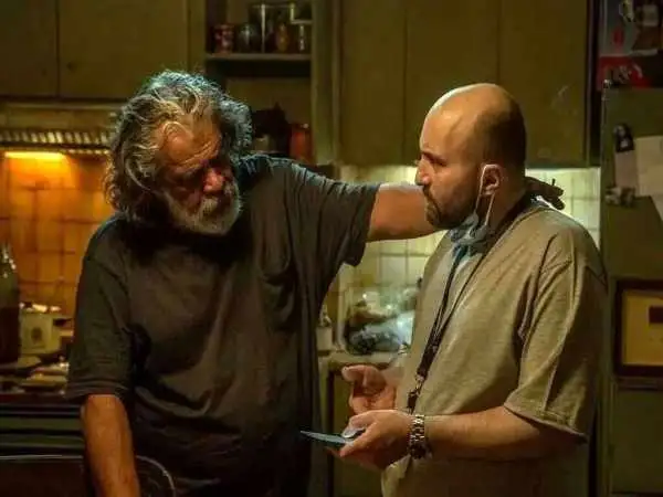 عکس؛ «پیرپسر» و «صدام» چقدر فروختند؟