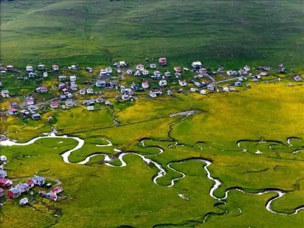 تصاویر؛ زیبایی بهاری پیچ وخم های رودخانه ها در اردهان