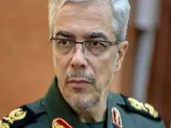 عکس؛ سفر در زمان؛ «لحظه اعطای درجه سرلشکری به محمد باقری»؛ سال 87